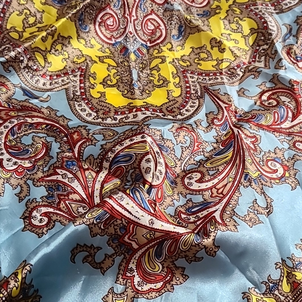 Beautiful Scarf - Picture 2 of 3